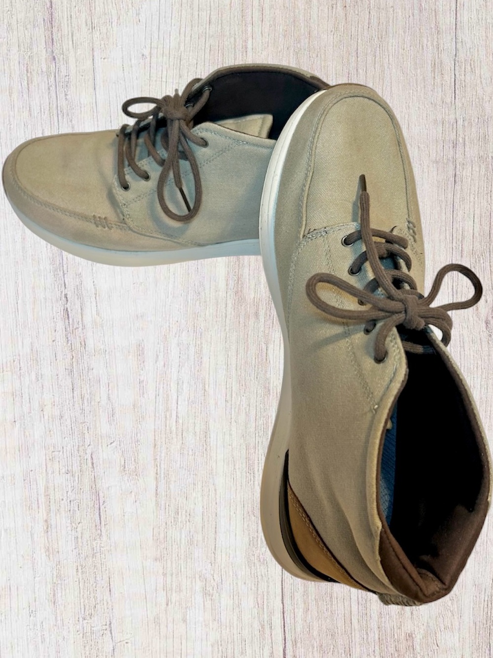 REEF Men's Canvas & Suede Tan / Brown Lace Up Mid-Top Chukka boots. Size 11